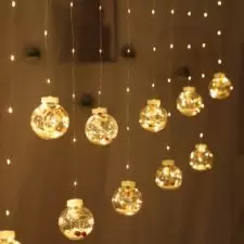 Lampki świąteczne kurtyna bombki z drucikami LED