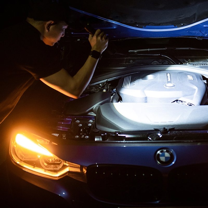 Latarka klasyczna ręczna z regulacją światła