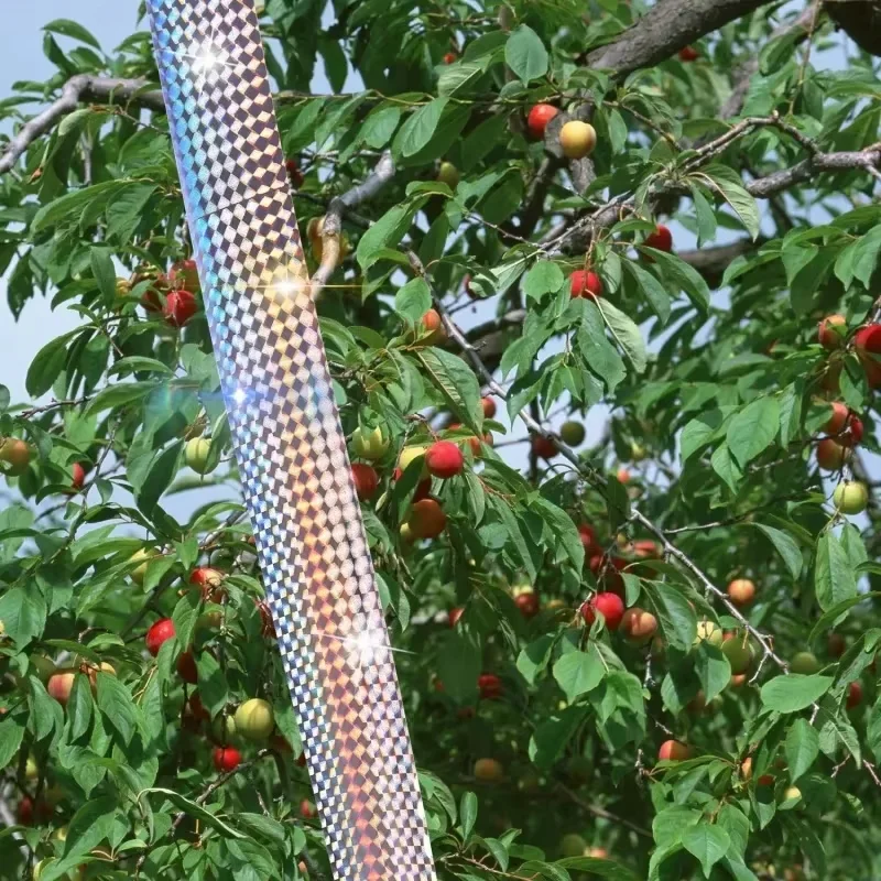 Taśma odblaskowa do odstraszania gołębi, szpaków oraz ptaków 50m Taśma odblaskowa do odstraszania gołębi, szpaków oraz ptaków 50m