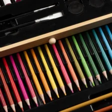 Zestaw artystyczny dla dzieci do malowania i rysowania 196 elementów + Drewniana Walizka