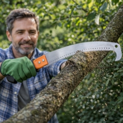 Piła ręczna do cięcia gałęzi i drewna z hakiem i możliwością zwieszenia 38cm