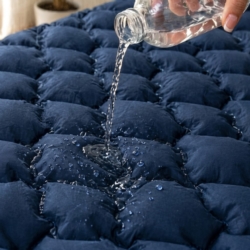 Materac turystyczny jednoosobowy dmuchany z wbudowaną pompką 60x190cm Granatowy