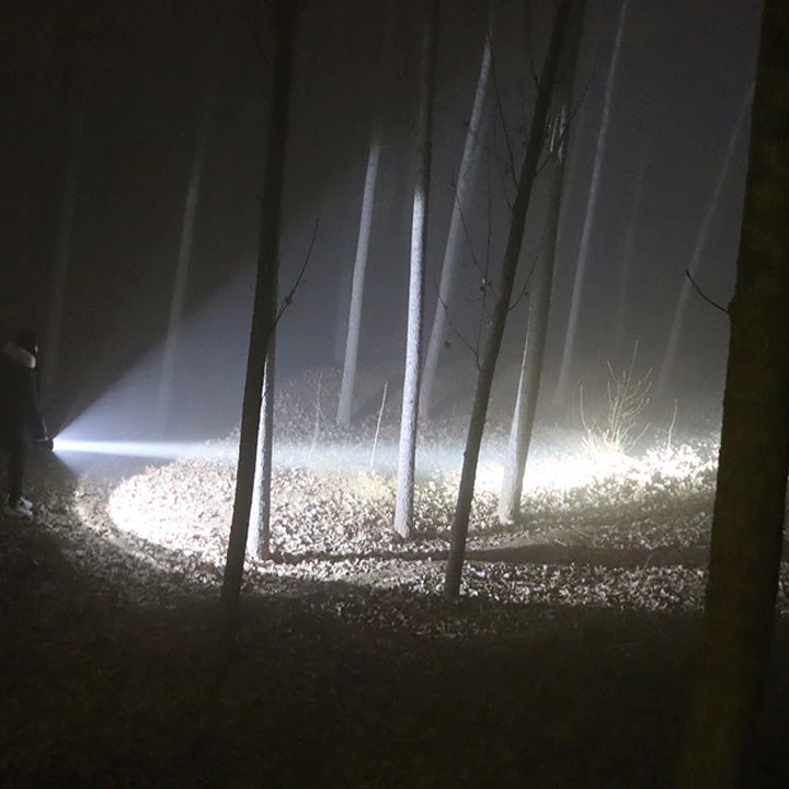 Latarka z uchwytem akumulatorowa LED XML-T6 ZOOM XXL