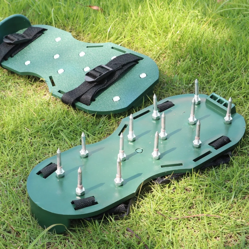 Areator do napowietrzania trawników w formie nakładek na buty 2 sztuki