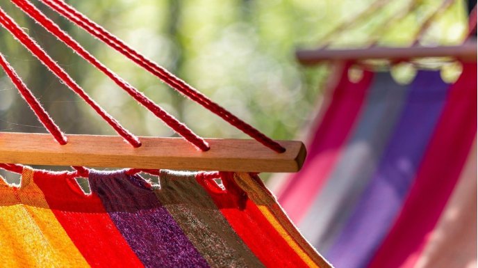  Hamak z drążkiem vs klasyczny – co lepsze do relaksu?