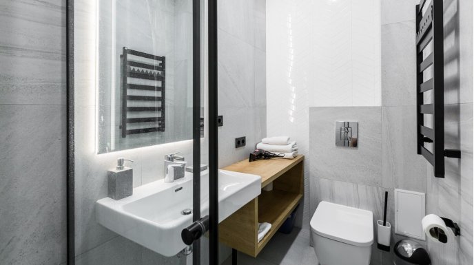  Jak zorganizować przestrzeń w małej łazience – praktyczne akcesoria i triki