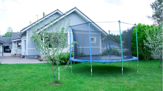  Czy trampolina ogrodowa to dobry pomysł na aktywność dla dorosłych?