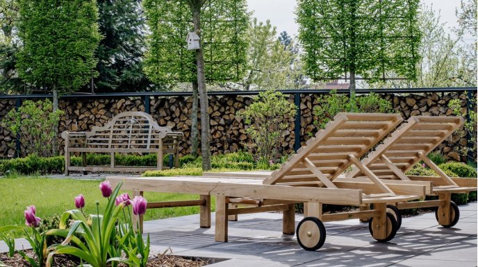  Jak dobrać leżak ogrodowy do długiego wypoczynku?