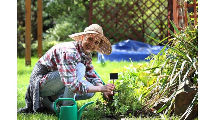 Agrowłóknina, agrotkanina czy geotkanina? Jakie są różnice i co wybrać?