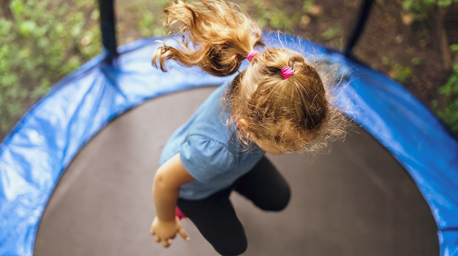 Czy trampolina to dobry sposób na aktywność latem dla dzieci? Czy trampolina to dobry sposób na aktywność latem dla dzieci?